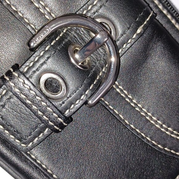 Small Coach Black Leather Wristlet - Picture 3 of 8